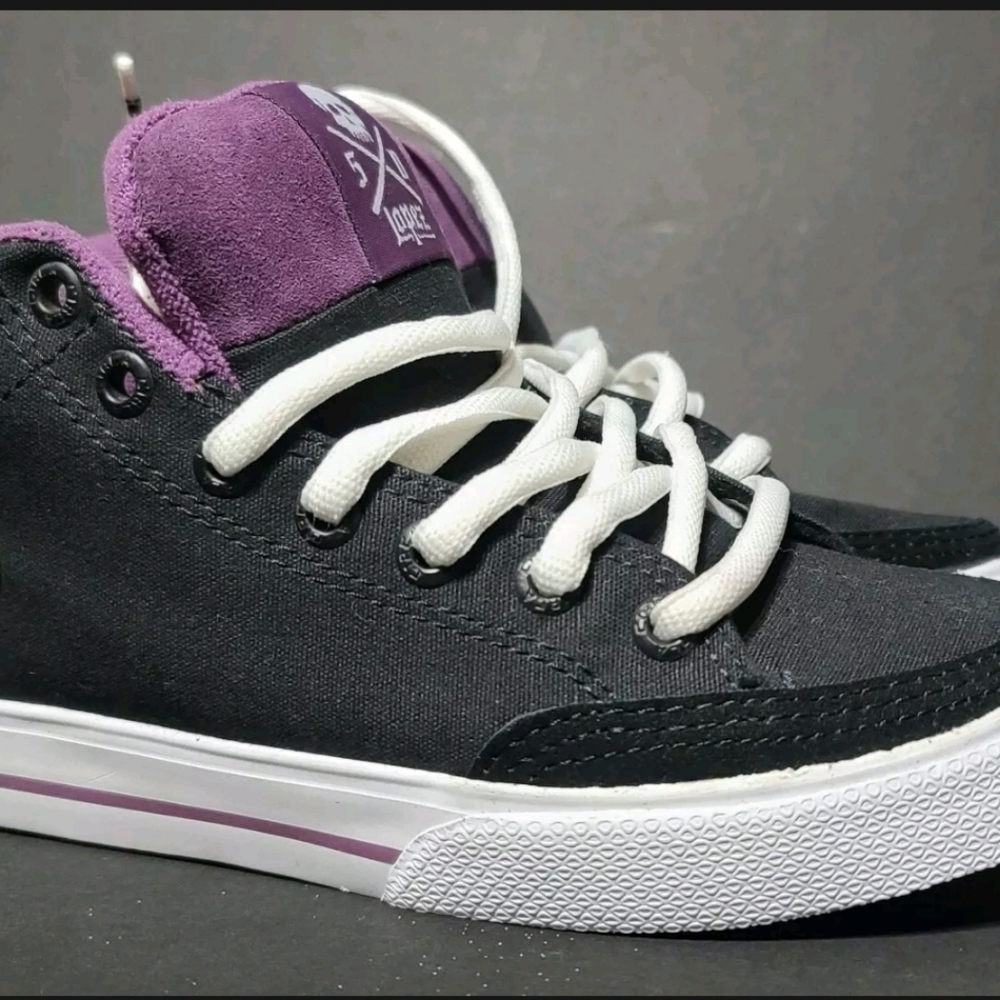 C1rca Shoes Women's Size 6 Purple And Black. Skater shoes, great condition!
